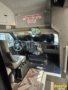 2008 C4500 Mobile Hair & Nail Salon Truck Fresh Water Tank California Diesel Engine for Sale