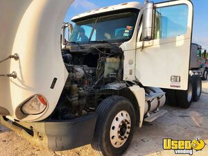 2008 Columbia Freightliner Semi Truck 4 Texas for Sale