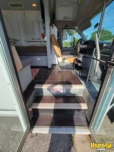 2008 E-350 Mobile Dog Groomer Truck Pet Care / Veterinary Truck Hand-washing Sink Florida Gas Engine for Sale
