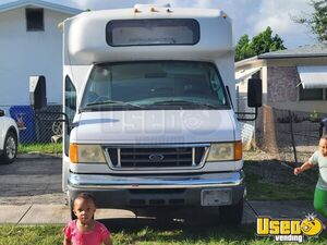 2008 E-350 Mobile Dog Groomer Truck Pet Care / Veterinary Truck Interior Lighting Florida Gas Engine for Sale