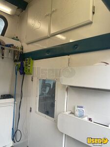 2008 E-350 Mobile Pet Grooming Truck Pet Care / Veterinary Truck Exterior Lighting Florida Gas Engine for Sale