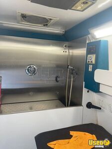 2008 E-350 Mobile Pet Grooming Truck Pet Care / Veterinary Truck Generator Florida Gas Engine for Sale