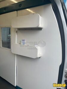 2008 E-350 Mobile Pet Grooming Truck Pet Care / Veterinary Truck Interior Lighting Florida Gas Engine for Sale