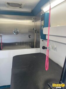 2008 E-350 Mobile Pet Grooming Truck Pet Care / Veterinary Truck Propane Tank Florida Gas Engine for Sale