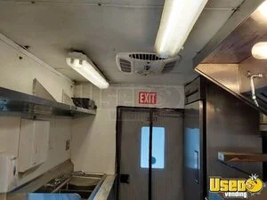 2008 E-450 All-purpose Food Truck Diamond Plated Aluminum Flooring Michigan Gas Engine for Sale