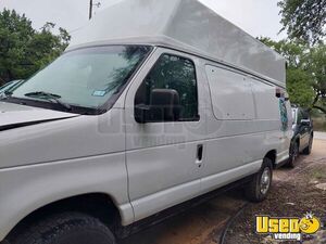 2008 E250 Mobile Dog Grooming Truck Pet Care / Veterinary Truck Texas Gas Engine for Sale