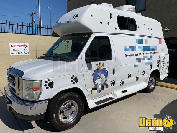 2008 Econoline Mobile Pet Grooming Truck Pet Care / Veterinary Truck California Gas Engine for Sale