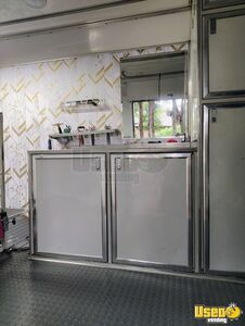 2008 Express 3500 Pet Care / Veterinary Truck Electrical Outlets Texas Diesel Engine for Sale