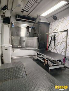 2008 Express 3500 Pet Care / Veterinary Truck Generator Texas Diesel Engine for Sale