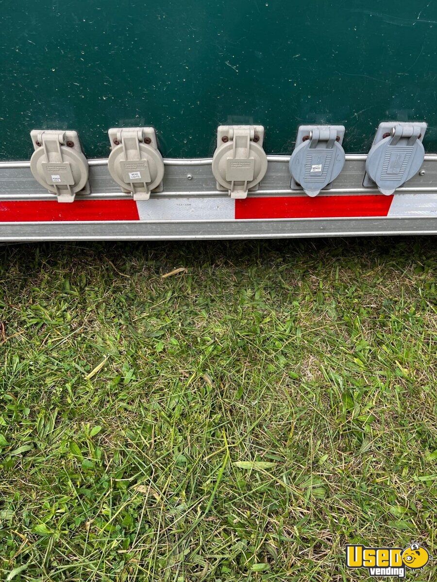 2008 30' 7 Stall Luxury Bathroom Trailer Mobile Business Unit for Sale in Michigan