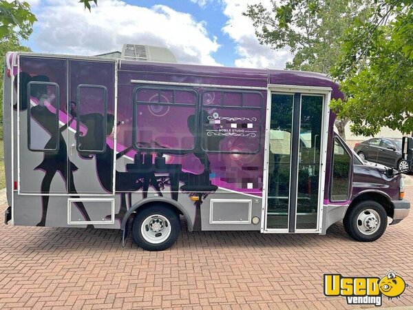 2008 Mobile Salon Truck Mobile Hair & Nail Salon Truck Florida Diesel Engine for Sale