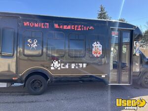 2009 4500 Mobile Hair & Nail Salon Truck Air Conditioning Colorado Diesel Engine for Sale