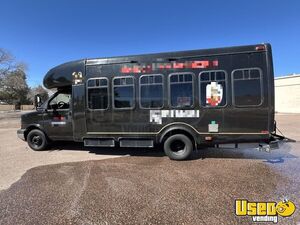 2009 4500 Mobile Hair & Nail Salon Truck Cabinets Colorado Diesel Engine for Sale