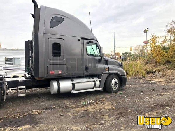 2009 Cascadia Freightliner Semi Truck Michigan for Sale