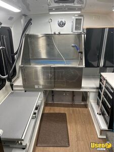 2009 E-350 Mobile Pet Grooming Truck Pet Care / Veterinary Truck Air Conditioning Florida Gas Engine for Sale