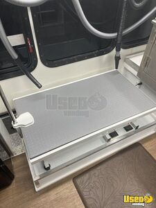 2009 E-350 Mobile Pet Grooming Truck Pet Care / Veterinary Truck Gray Water Tank Florida Gas Engine for Sale