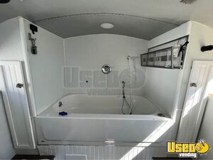 2009 E-450 Pet Grooming Bus Pet Care / Veterinary Truck 9 New York Diesel Engine for Sale