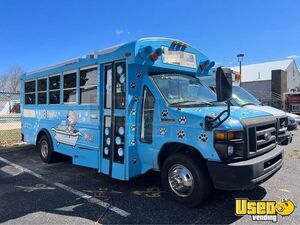 2009 E-450 Pet Grooming Bus Pet Care / Veterinary Truck Air Conditioning New York Diesel Engine for Sale