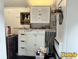2009 E350 Pet Care / Veterinary Truck Electrical Outlets Indiana Gas Engine for Sale