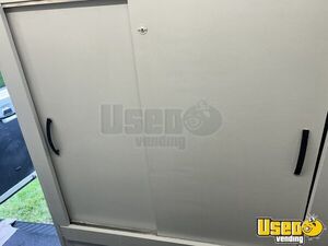 2009 E350 Pet Care / Veterinary Truck Fresh Water Tank Indiana Gas Engine for Sale