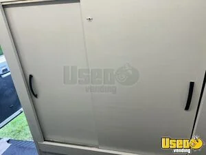 2009 E350 Pet Care / Veterinary Truck Fresh Water Tank Indiana Gas Engine for Sale