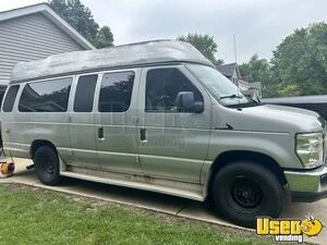 2009 E350 Pet Care / Veterinary Truck Indiana Gas Engine for Sale
