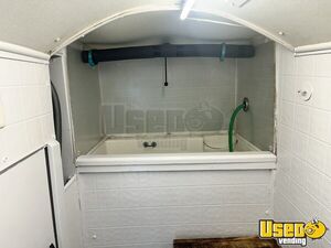 2009 E350 Pet Care / Veterinary Truck Interior Lighting Indiana Gas Engine for Sale