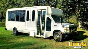 2009 E350 Pet Grooming Truck Pet Care / Veterinary Truck Kansas Gas Engine for Sale