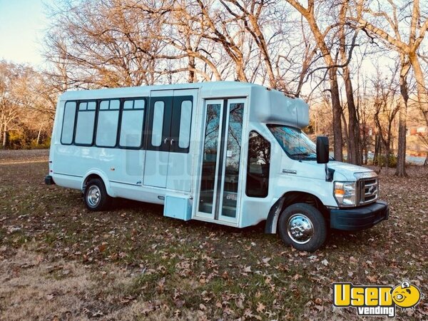 2009 E450 Pet Care / Veterinary Truck Kansas Gas Engine for Sale