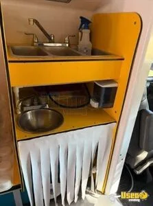 2009 Express Mini Van Snowball Truck Electrical Outlets Illinois Gas Engine for Sale
