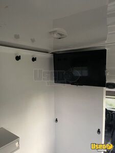 2009 Express Mobile Hair & Nail Salon Truck Electrical Outlets Missouri Gas Engine for Sale