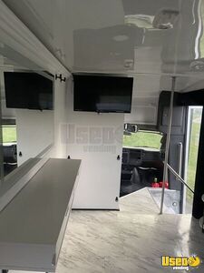 2009 Express Mobile Hair & Nail Salon Truck Hand-washing Sink Missouri Gas Engine for Sale