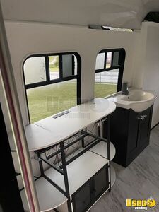 2009 Express Mobile Hair & Nail Salon Truck Insulated Walls Missouri Gas Engine for Sale