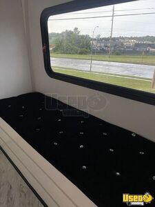 2009 Express Mobile Hair & Nail Salon Truck Tv Missouri Gas Engine for Sale