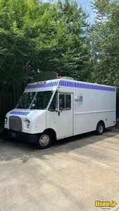 Versatile 2009 22' Ford F-350 Ice Cream Food Truck Mobile Vending Unit for Sale in North Carolina!