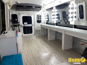 2009 Mobile Beauty Salon Truck Mobile Hair & Nail Salon Truck Air Conditioning Maryland Diesel Engine for Sale