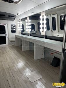 2009 Mobile Beauty Salon Truck Mobile Hair & Nail Salon Truck Cabinets Maryland Diesel Engine for Sale