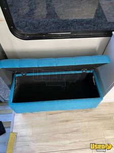 2009 Mobile Beauty Salon Truck Mobile Hair Salon Truck Electrical Outlets Maryland Diesel Engine for Sale