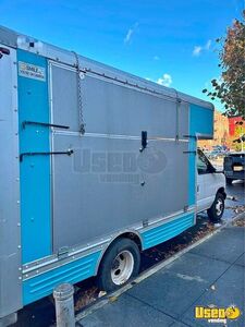 2009 Mobile Boutique Truck New York Gas Engine for Sale