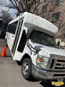 2009 Mobile Hair Salon Truck Mobile Hair & Nail Salon Truck New York Gas Engine for Sale