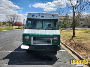 2009 Mt45 All-purpose Food Truck Diamond Plated Aluminum Flooring Colorado Diesel Engine for Sale