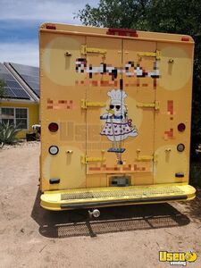 2009 Mt45 Kitchen Food Truck All-purpose Food Truck Cabinets Texas Diesel Engine for Sale