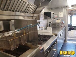 2009 Mt45 Kitchen Food Truck All-purpose Food Truck Stainless Steel Wall Covers Texas Diesel Engine for Sale