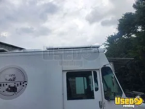 2009 Mt55 All-purpose Food Truck Diamond Plated Aluminum Flooring Missouri Diesel Engine for Sale