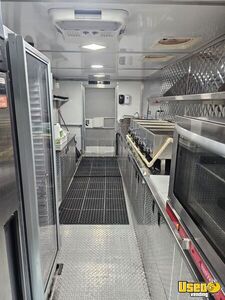 2009 P42 All-purpose Food Truck Diamond Plated Aluminum Flooring Ohio Diesel Engine for Sale