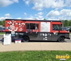 2009 26' Workhorse P42 Diesel All Purpose Food Truck Mobile Food Unit for Sale in Ohio!