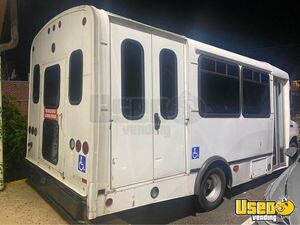 2009 Shuttle Bus Shuttle Bus 5 Pennsylvania Gas Engine for Sale