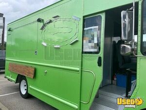 2009 W42 Kitchen Food Truck All-purpose Food Truck Air Conditioning Texas Diesel Engine for Sale