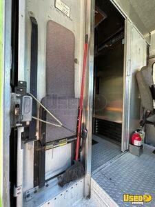 2009 W42 Kitchen Food Truck All-purpose Food Truck Exhaust Fan Texas Diesel Engine for Sale
