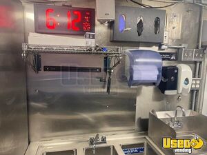 2009 W62 All-purpose Food Truck Triple Sink Illinois Gas Engine for Sale